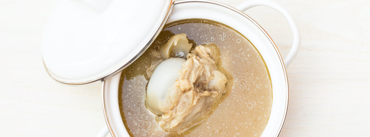 Cuire les os de bœuf pour réaliser un délicieux bouillon d’os